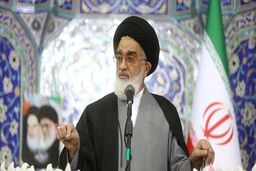 امام جمعه قم: هرگز غنی‌سازی اورانیوم را کنار نخواهیم گذاشت