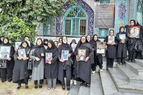 بلاتکلیفی دوساله، بدون حکم قضایی/روایت حال‌وروز آسیب‌‏دیدگان و خانواده‏‌های کشته‏‌شدگان 
آتش‌‏سوزی در کمپ ترک اعتیاد «گام اول رهایی» در لنگرود که در سال 1402 منجر به مرگ 36 نفر شد
