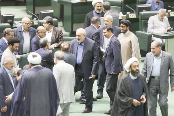 ناگفته‌های وزیر بازمانده دولت سیزدهم از کشوری که پزشکیان تحویل گرفت/ مخازن خالی صنایع خاموش
