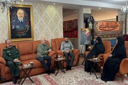 حضور رئیس مجلس در منزل شهیدان خادمی و نصیرزاده