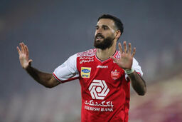 تراکتور برای خرید کاپیتان محبوب پرسپولیسی‌ها دست به کار شد 