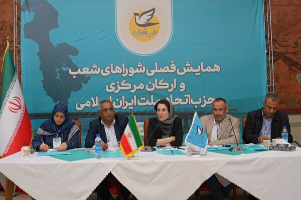 سارا امانی‌بابادی فعال سیاسی اصلاح طلب خوزستان: رفتار استاندار آنی و تظاهرگونه نبود