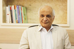 مسعود سپهر استاد علوم سیاسی دانشگاه آزاد شیراز: ادامه این وضعیت، امید مردم را کمرنگ خواهد کرد