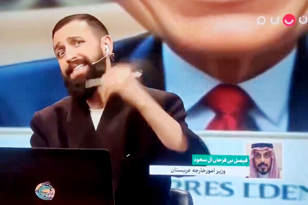 خودتان همه‌چیز را سیاسی می‌کنید