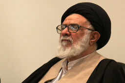 نباید در دنیا منزوی باشیم