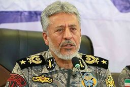 دریادار سیاری: دشمن مجبور است با ناکامی و آبروریزی منطقه را ترک کند