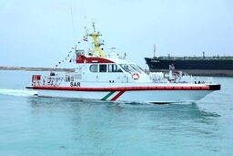 انتقال دریایی بیمار قشمی به بندرعباس در هوای نامساعد
