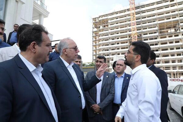 بازدید مدیرعامل بانک مسکن از بلوک مسکونی آبان ستاره کیش