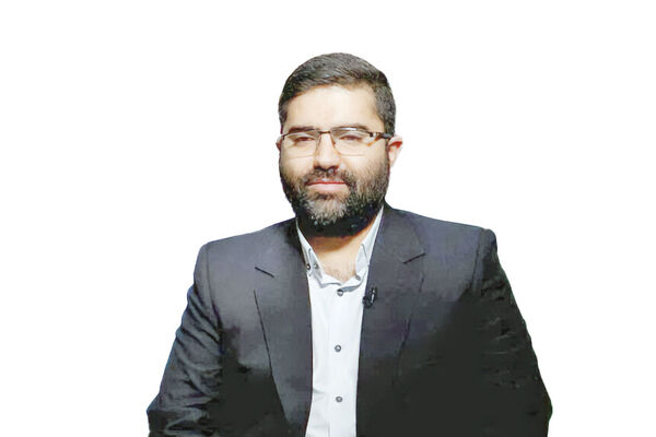 معاون حاشیه ساز/ماجرا‌های اسماعیل سقاب اصفهانی از شکاف در دولت تا زیر سوال رفتن مدرک