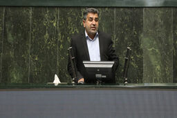 نماینده مجلس: بودجه‌ای که معیشت و درمان مردم را تأمین نکند، مردمی نیست