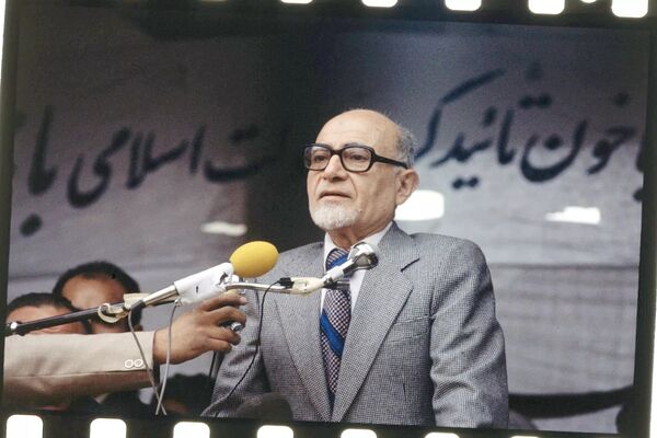 اصلاح‌طلب یا انقلابی