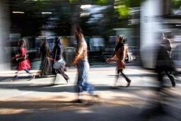 نارضایتی تهی‌دستان و ریزش طبقه متوسط