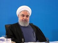 ببینید / ویدیویی از تجمع عده‌ای مقابل منزل حسن روحانی و درخواست محاکمه او!