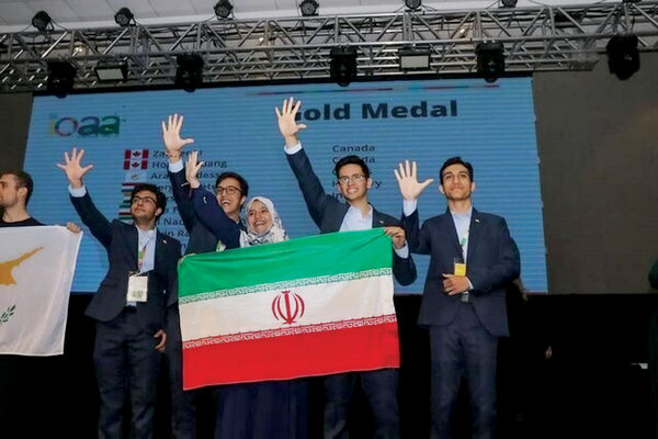 طلای مهاجرت؟ قهرمانی دوباره تیم دانش‏‌آموزان ایران در المپیاد جهانی نجوم ضرورت برنامه‌‏ریزی برای حمایت از نخبگان علمی را دوچندان می‌‏کند