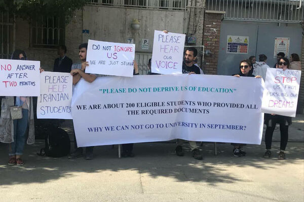 تعلیق تحصیل پس از جنگ 12 روزه/گزارش میدانی «هم‏‌میهن» از سفارت ایتالیا و آلمان در تهران 
که این روزها دانشجویان ایرانی در انتظار صدور ویزا مقابل‏شان تجمع می‏‌کنند