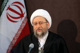 ملت ایران در برابر جباران تاریخ تسلیم‌ناپذیر است