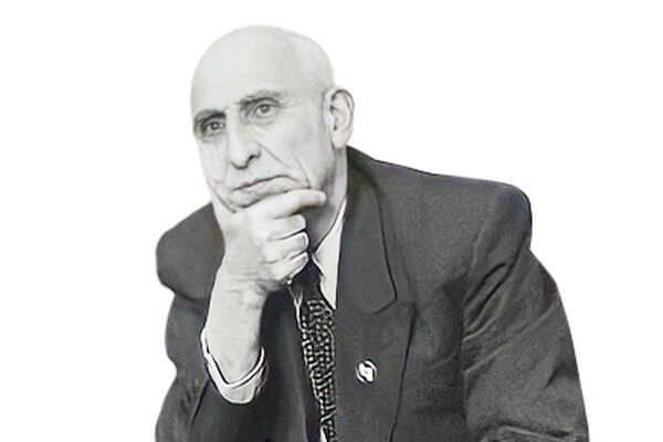 یک اشتباه استراتژیک دکتر مصدق/نقدی بر یادداشت احمد زیدآبادی درباره 28 مرداد