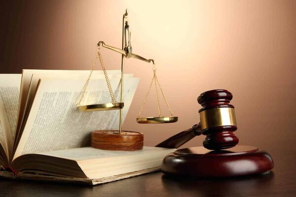 خودمختاری حقوقی؟/درباره محکومیت ۱۲وکیل در مشهد