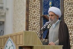 امام جمعه شیراز: اینکه به یک مرتبه قیمت دلار آنقدر زیاد شود، دست آمریکا و دشمنان در کار است